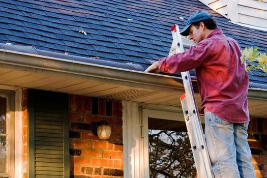 Preventing moss buildup on asphalt shingle roofing