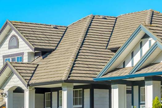 Installing asphalt shingles for hot climate, risks and rewards