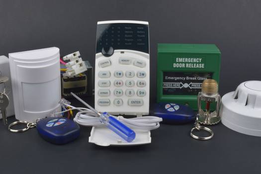 ADT vs Vivint Security home security systems