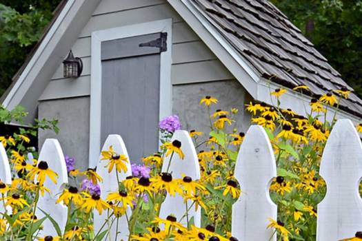 Prefabricated vinyl outdoor storage buildings retailers comparison: Home Depot vs Lowe's